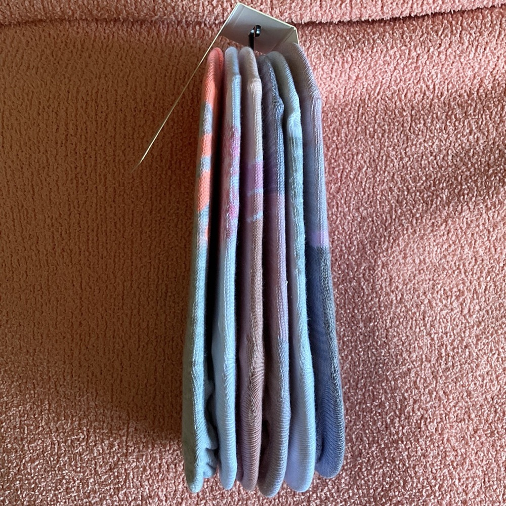 NWT 6 Pack Sneaker Socks - Picture 3 of 4
